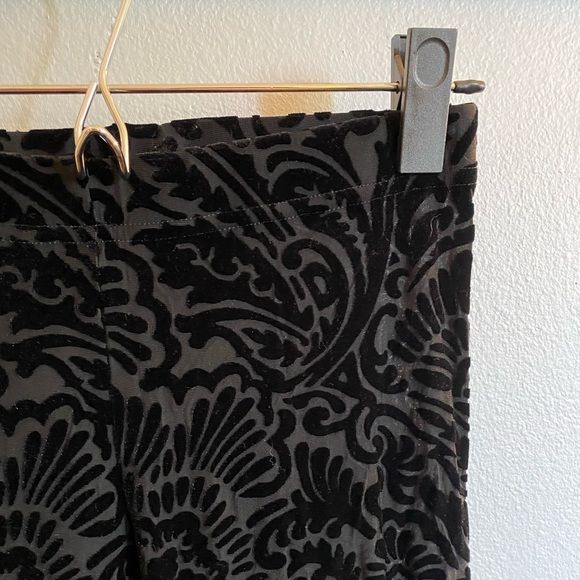 Blackmilk - Burned Velvet Damask Leggings - Picture 4 of 5